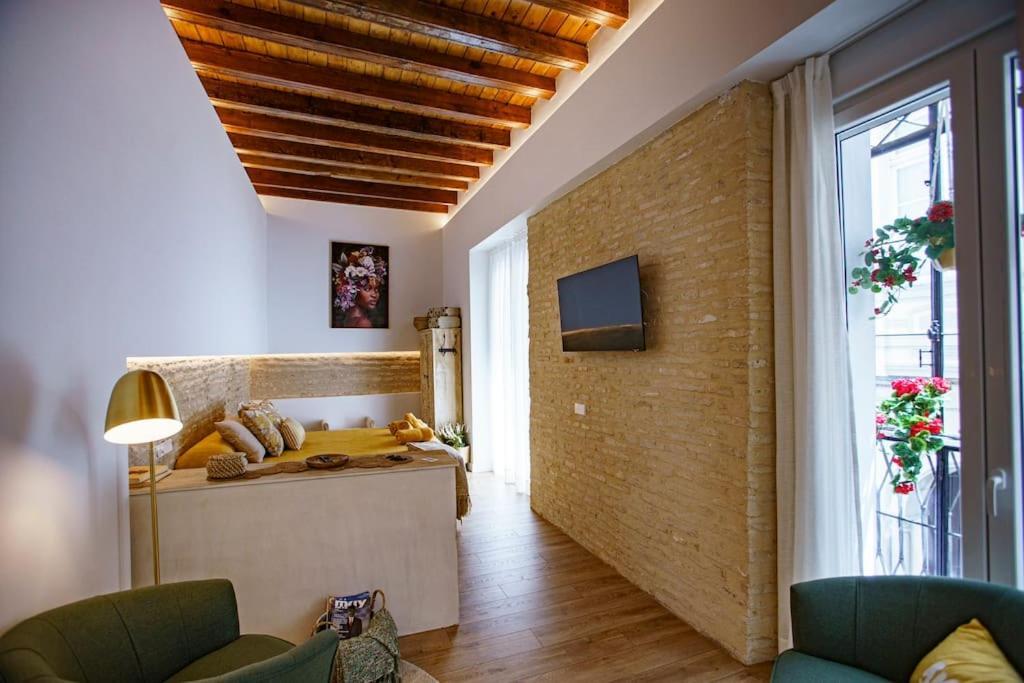 Mini Hotel In The Heart Of Sevilla For Exclusive Usage Exterior foto